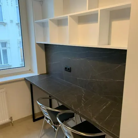 Two In Walking Center 4 1 Pax Bécs